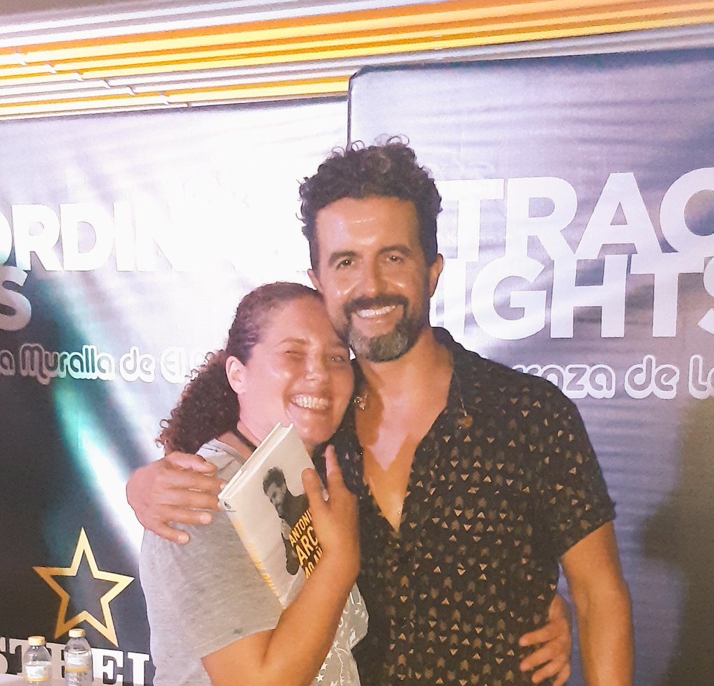 NikaVercorga2's tweet photo. @_AArco @El_Batel Voy a dicierte que ayer era viernes... 😏 Increíble, intenso, alegre y profundas letras. Una sorpresa de las buenas✌️✌️A repetir en nada. https://t.co/EMcarW6beF