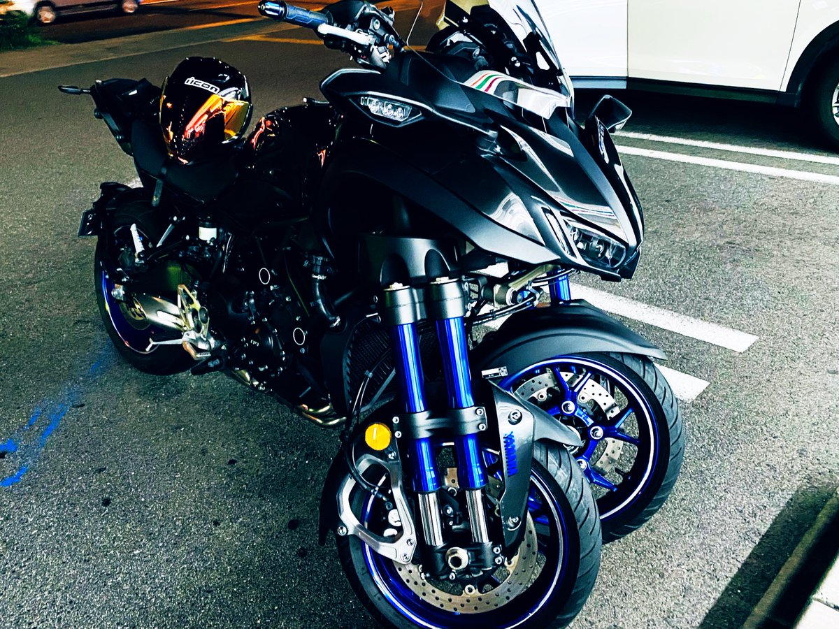 xrider_'s tweet photo. ヤマハのナイケン納車〜！

夜中に大阪〜岡山を下道で帰宅🏍💨

この見た目でパタパタ寝かせられ、ワインディングが楽しい✨

物理的に前輪のグリップ力、旋回力が2倍ってのはバイクとしてチート級㊙️

#NIKEN #ナイケン
#バイク乗りと繋がりたい 
#バイク好きと繋がりたい 
#バイクのある生活 https://t.co/E9X2sQrypq