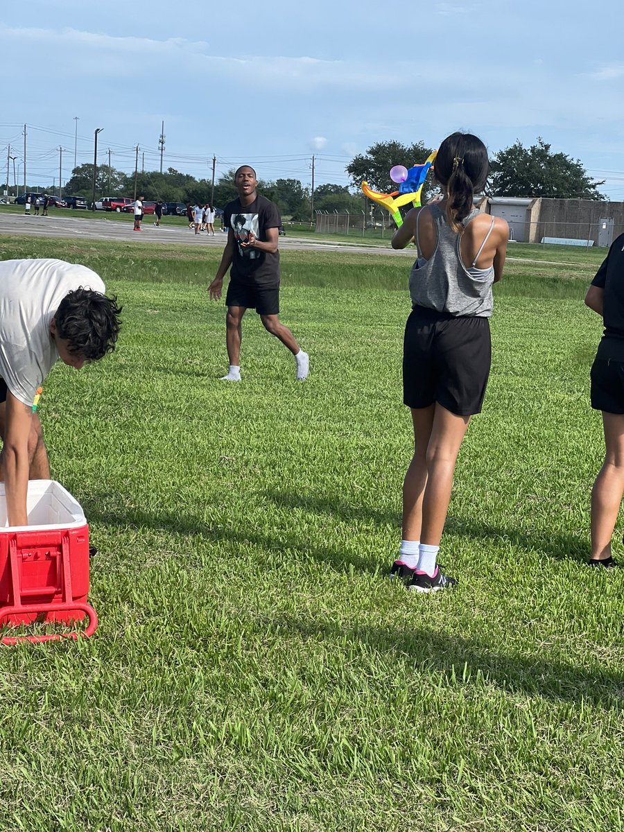 TerryHighXC's tweet image. Great day of team bonding 😁. Water balloons 💦 🎈, pizza 🍕 , wings 🍗 and the movie 🍿 McFarland USA. #makerunningfun #rangerpride, #letsride #AllGasNoBrakes #Teambonding