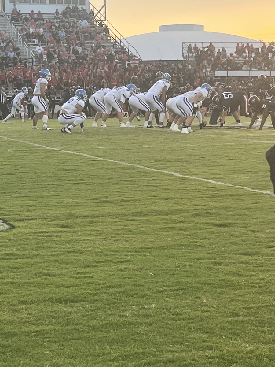 HHS_Athletics's tweet image. Hawks up 6-0 early in the first on a TD run by Romaine. ⁦@HHS_Footballers⁩