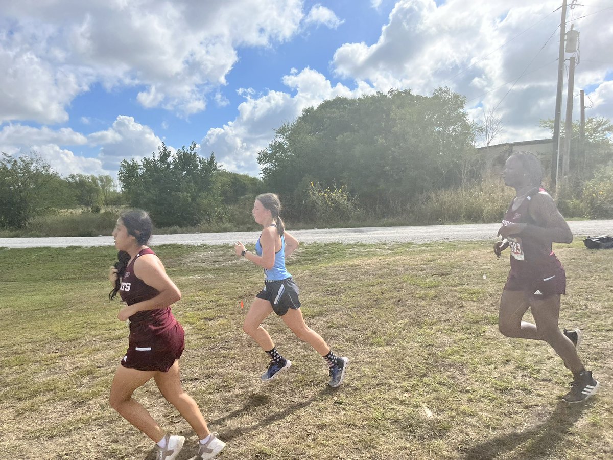 ChinaSpringXC's tweet photo. JV and Varsity meet at Hillsboro today!  All competed well with Jade Jobe, @had_phillips , and Timber Scott medaling for Varsity, and Callie Clark medaling for JV girls.  #GoCougs #SpeedyCougars #XC #4A #longdistancerunning https://t.co/zkFFrzjmFe