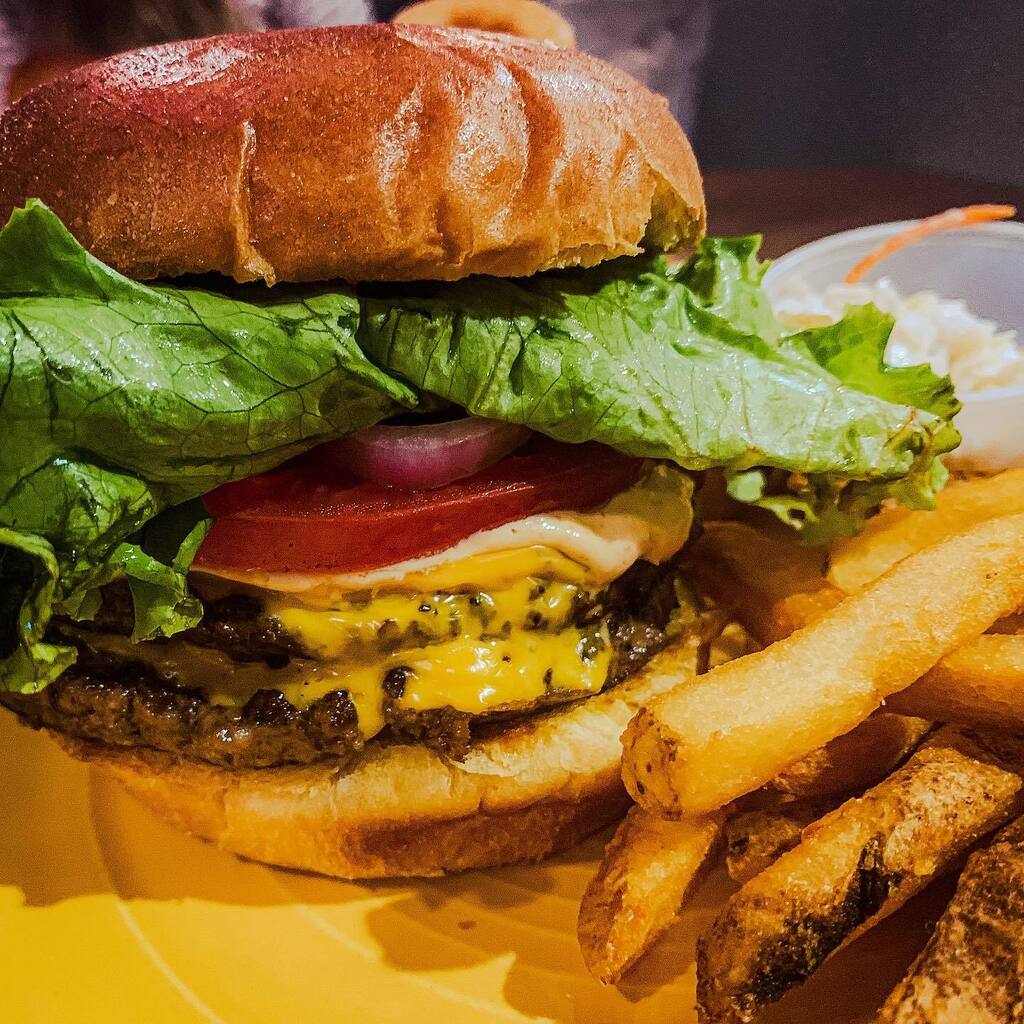Official_WAS's tweet photo. Smashing burger from @melsdinergroup cheers! #burgers #iloveburgers #eat #epicfood #delicious #sandwich #whatsasandwich #smashburger https://t.co/89RvYnlzjD