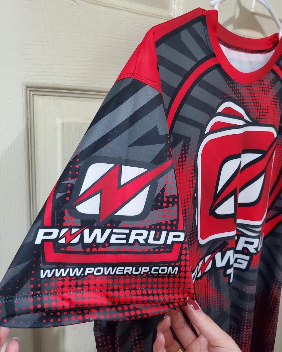 PowerupTcg's tweet photo. 😱 OUR JERSEYS ARE COMING IN, BABYYYY!! 😱

Can’t wait for our TCG players (soon TBA) for our @gogopowerup919 org, to rock these bad boys to local + some national events in the coming 2022-2023 year! ⚡️

Stay Tuned!
Time to ⚡️ #POWERUP 

#DBSCardGame #DigimonTCG #PokemonTCG https://t.co/RtwpGS5Z6U