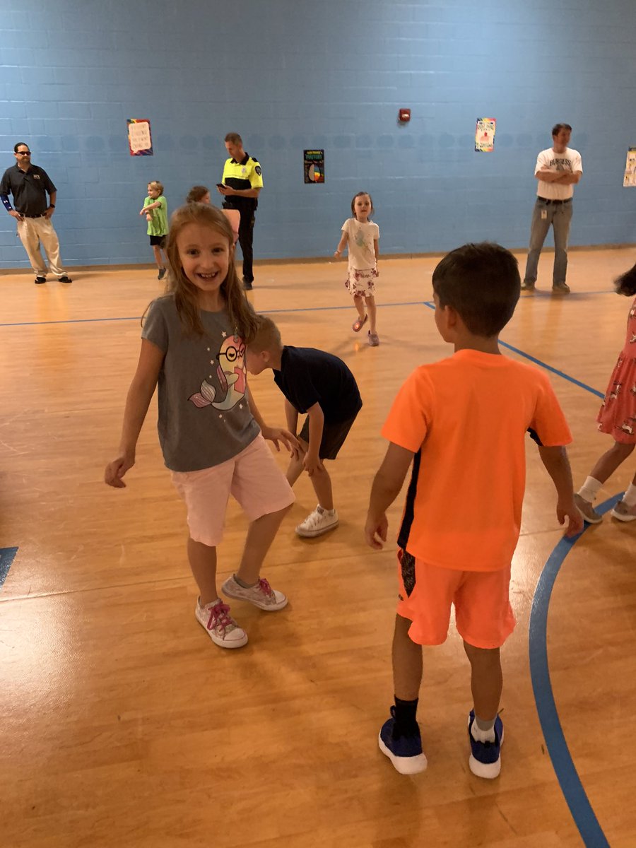 TraciSatterfie1's tweet photo. We had so much fun at our Summer Reading celebration today! Our school had over 80 READCamp Champions and MVPs, who read over 1,000 books over the summer! We’re so proud of our Sea Turtles! #hcslibrarymedia #livingourbestlife https://t.co/E0ftzNqNFH