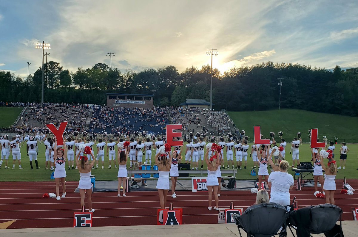 SMMHSEagles's tweet photo. #FirstPoints on the Board! Signal Mountain's Cash Keene passed to Blake Wolfard to score the game's first Touchdown. Soddy-Daisy scored their own TD a few minutes later. Score now tied 7-7 at end of 1st Qtr. #GoEagles ๐โค๏ธ๐ฆ
#SMMHSsoars https://t.co/dkJih8rjCS