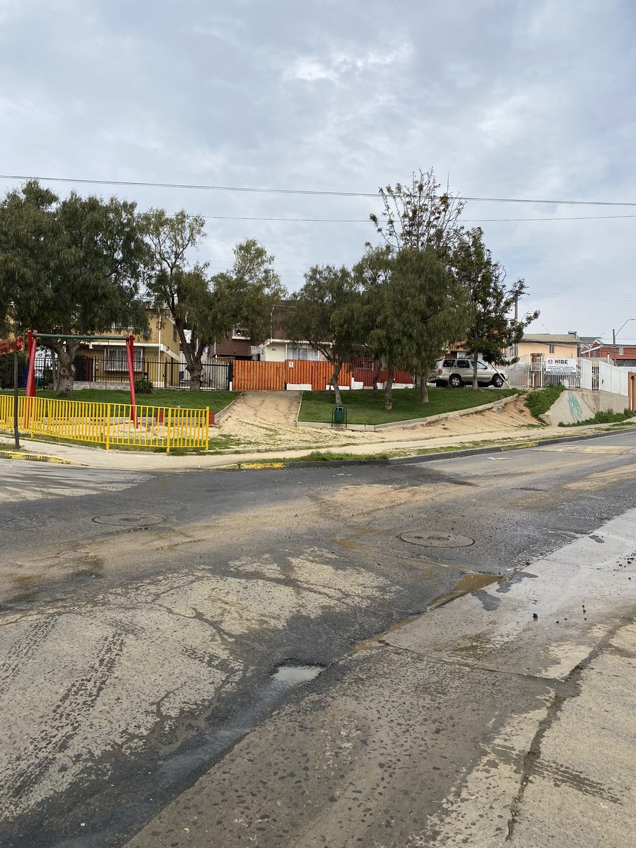 Mella_Fire's tweet photo. Dos semanas y @esval_chile no hace nada, mientras sigue filtrando agua en la esquina de Badén Powell con Los Carrera , sector Belloto 2000. Quilpue. @quilpueciudad @ValeMelipillan @QuilpueRenovado https://t.co/HcJXU9KRjy