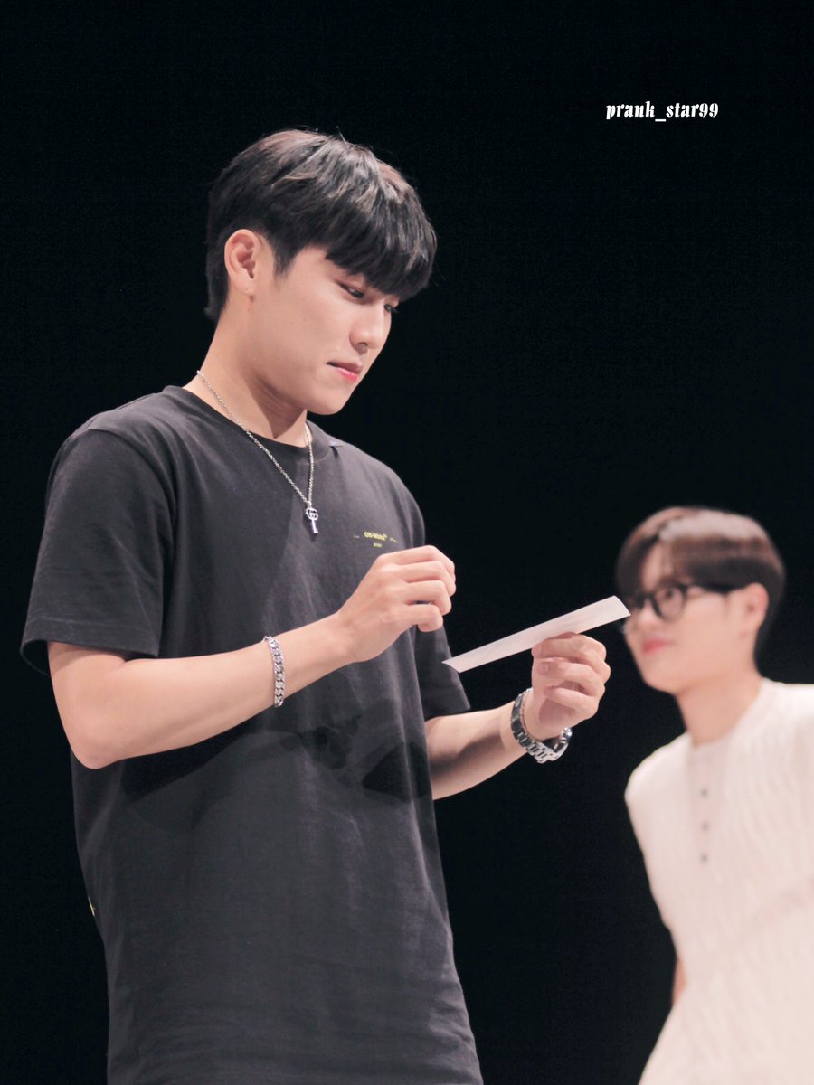 PRANK_STAR99's tweet photo. 220819 #AB6IX #박우진 #WOOJIN 
일본 오사카 팬싸 大阪 サイン会

…기뻐보이네 ㅎㅎㅎ

#ウジン #PARKWOOJIN #朴佑鎭 https://t.co/aAGeVSgqo1