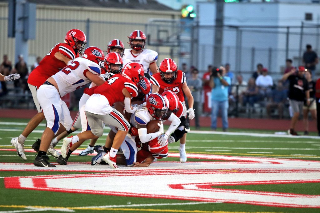 Sykotyk's tweet photo. Scenes from the first half between Ocean City and Neshaminy. #13 @PaFootballNews #BeyondTheKeystone @WJFCA2020 @NeshaminySkins https://t.co/ZGLE26IYxI