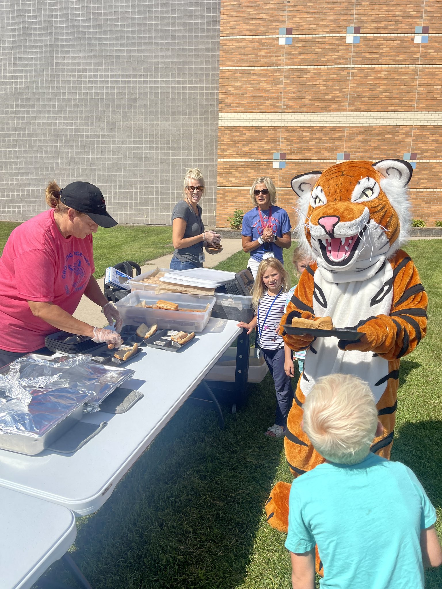 Sibley Elementary School on Twitter "Sunshine, smiles and yummy picnic