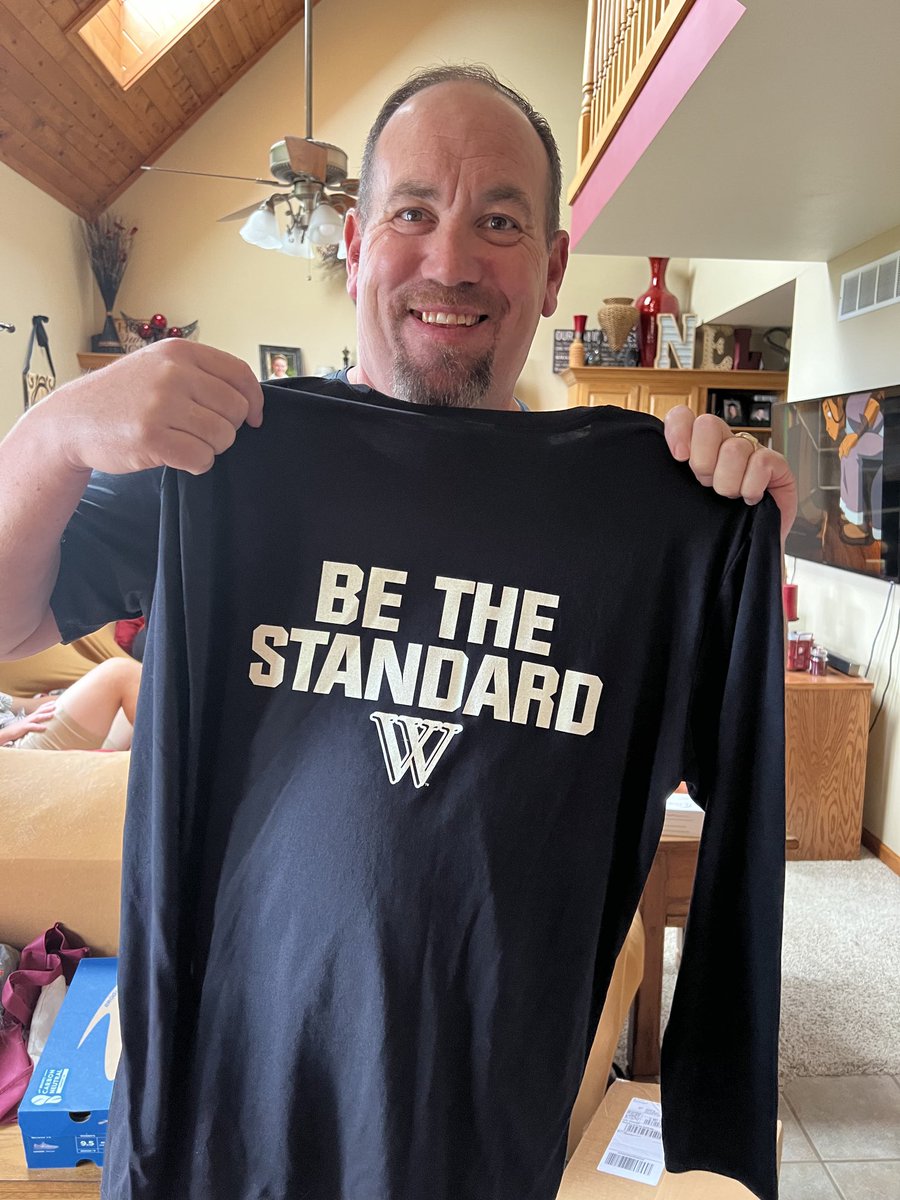 stevenelson320's tweet photo. Thank you to ⁦@WartburgSB⁩ for my new shirt. I will wear it proudly and continue to be the standard!!! https://t.co/XYAgJkaLdP