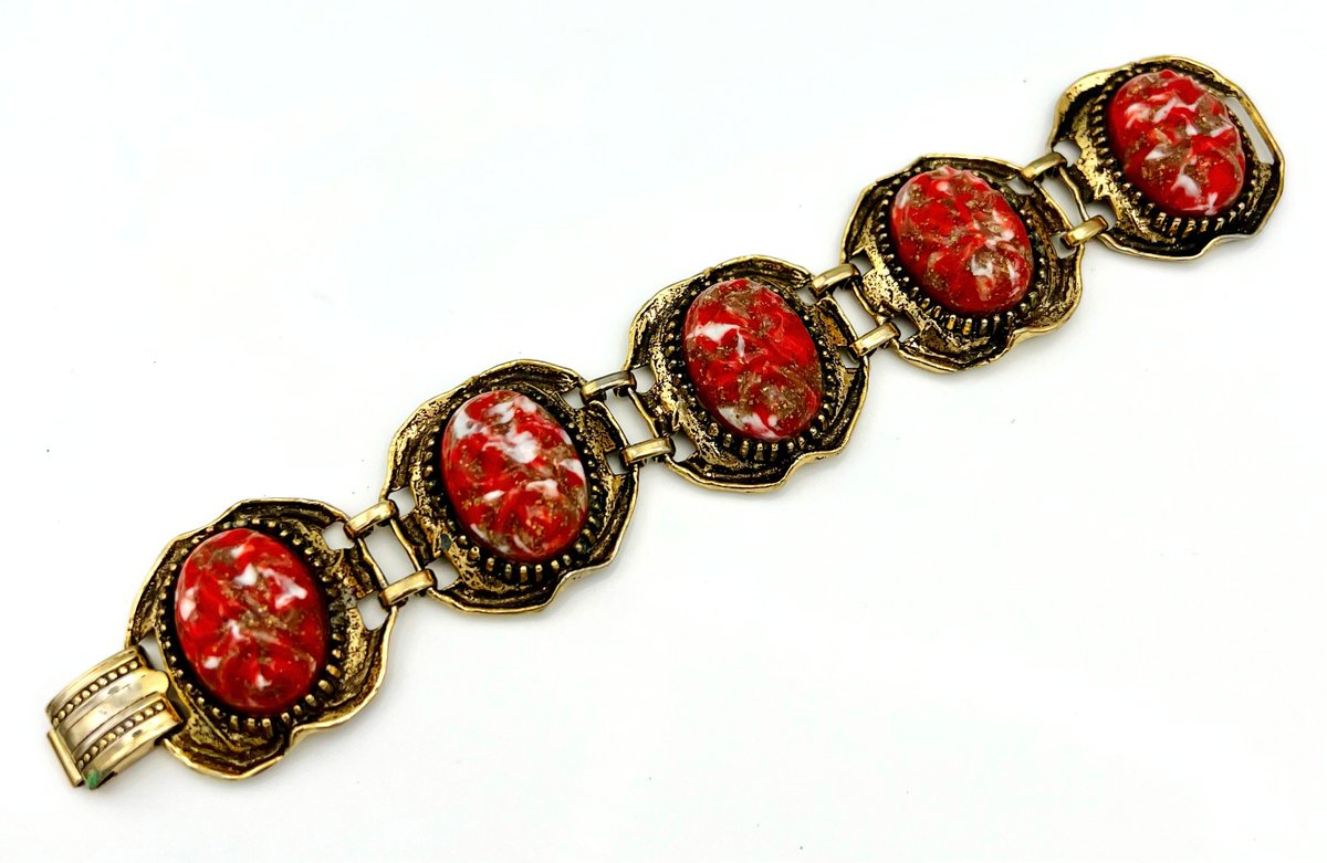 serendipitytrea's tweet photo. Chunky Red thermoset Link Bracelet Large oval marbled molded Lucite red gold and white light gold tone metal selro style #LinkBracelet #RedLucite
$24.0
➤ https://t.co/gSNh80r4p3 https://t.co/a55VJ2pI2J