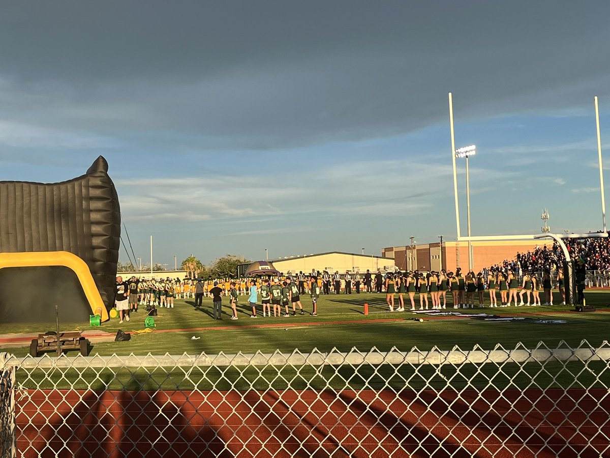 jena_vernon9's tweet photo. ITS FRIDAY NIGHT LIGHTS IN TEXAS! Pirate football baby! #ACISD #FridayNightLights #Texasfootball #pirates #FutureRFISD @jillmariewil @DrJosh_Garcia @cllowery @PolandDenise https://t.co/FU3c2nNNWc