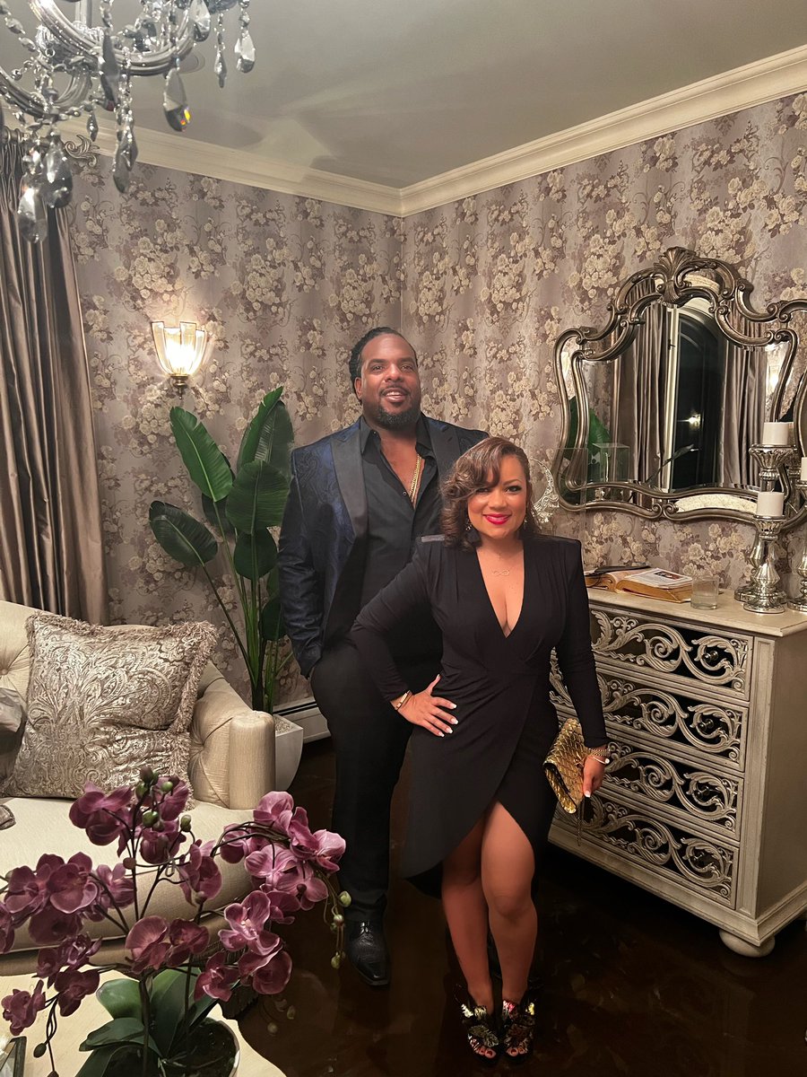 AikishaHolly's tweet photo. Date Night with Daddy 🖤✨💫
#TheColons 

#IVever #IVLife #IVHolly

Make sure y’all tune in to #BelleCollective Tonight!!  @OWNTV @OWNKeepItReal https://t.co/Siof2a4TYq