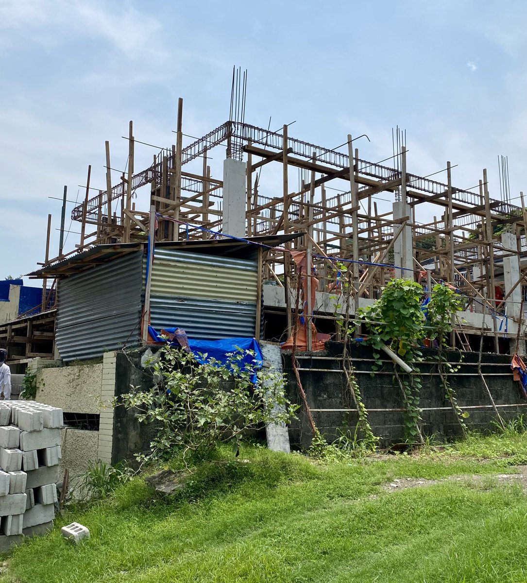 Astro_Frankie's tweet photo. 85yo retired engineer visiting apos in the village climbed a wooden ladder to get to our 2F just to say “They don’t make houses like this anymore. This is good engineering. It’ll last a lifetime.”

I’m fine. I just need to cry. https://t.co/QniqQGz7x6