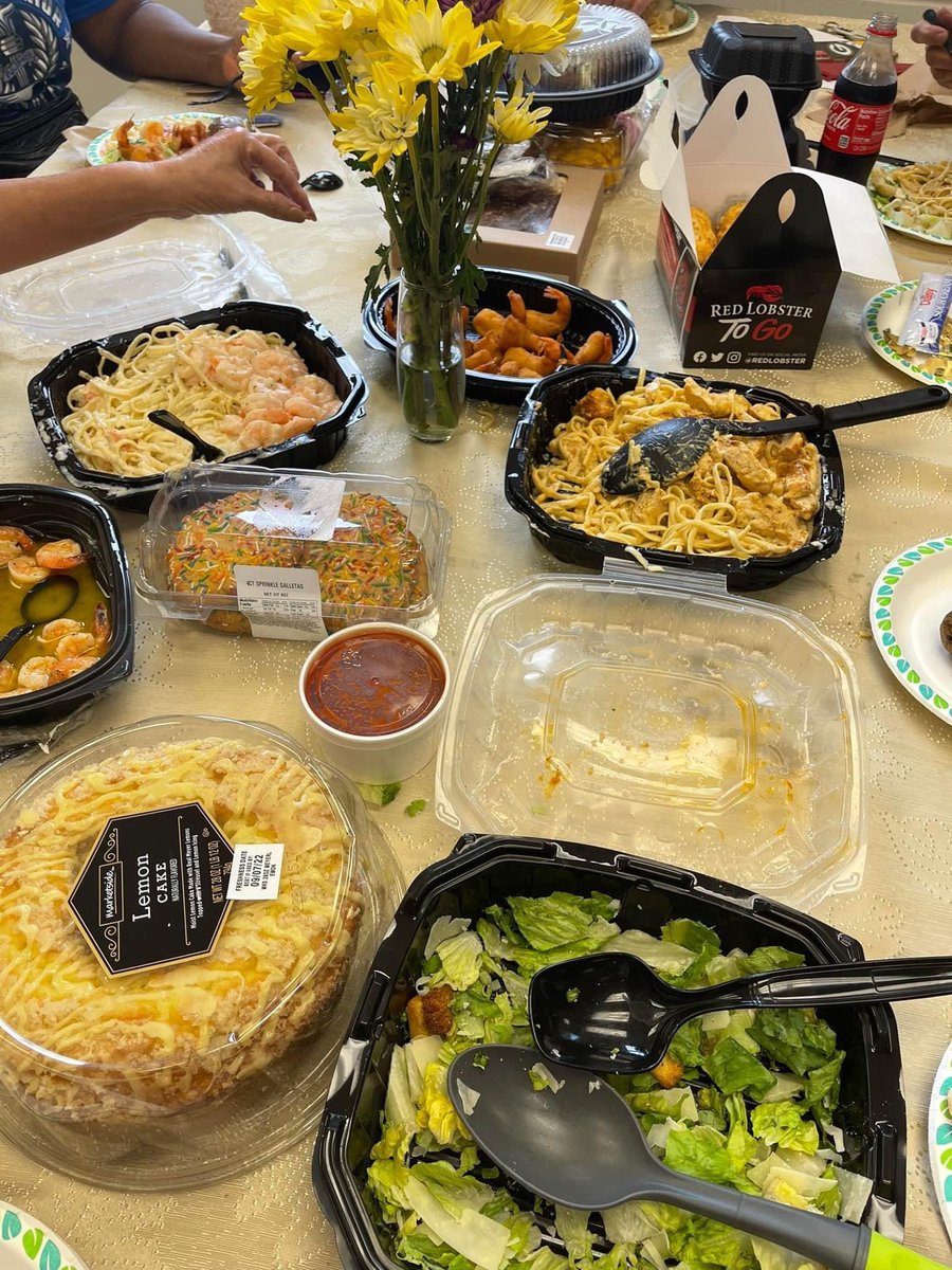 ldiazrodriguez1's tweet photo. Among the many greats in life are the JMS custodial crew and Red Lobster.  We love our custodians.  Red Lobster for the win.  🙌❤️#redlobster #love #seaside #pasta https://t.co/7mQ2p5ddxa