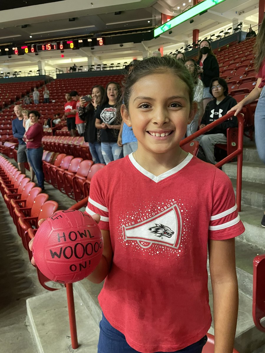 ArturoCafeSeven's tweet photo. Let’s Gooooo Lobos 🐺 🔴⚪️
Future 2031 Volleyball Prospect Ivianna Sena 🔥 🔥 🔥 @MariahRaeCafe #GoLobos https://t.co/df87EU75aC