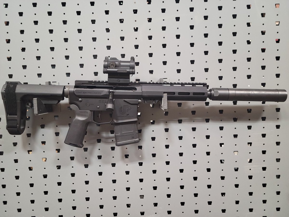 uintahprecision's tweet photo. True Bolt Action AR 300blk pistol
... since 300blk pistols are trending we'll share a pic of ours. 8" barrel 1-7 twist. 3 lug bolt, 60Β° throw.
#guns #ar15 #TrendingNow #uintahprecision https://t.co/gpWOWYm9UR