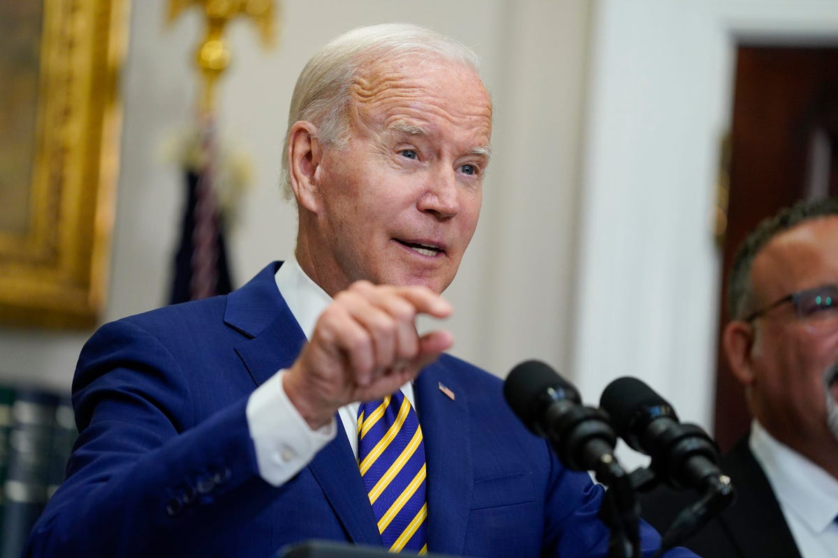 Forbes's tweet photo. Will Biden’s Student Loan Relief Plan Boost Inflation? https://t.co/zaLCQQZ19x https://t.co/Q1CNIIHxH3