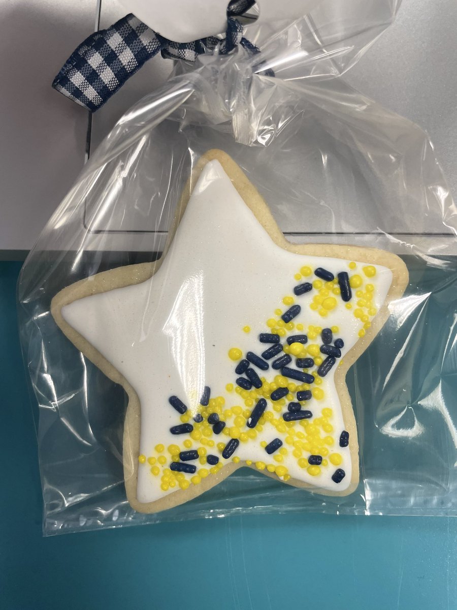 teachinginRVA's tweet photo. We rocked it through the first week of Kindergarten! Ended the week with a sweet treat baked by a sweet co-worker! ⭐️💙 Thanks @MTrue814 &amp; @laura_prymak! Now excuse me while I sleep for the next 48 hours… 😴 #shineon #sleepon #salemstars https://t.co/6dEIxbGxdz