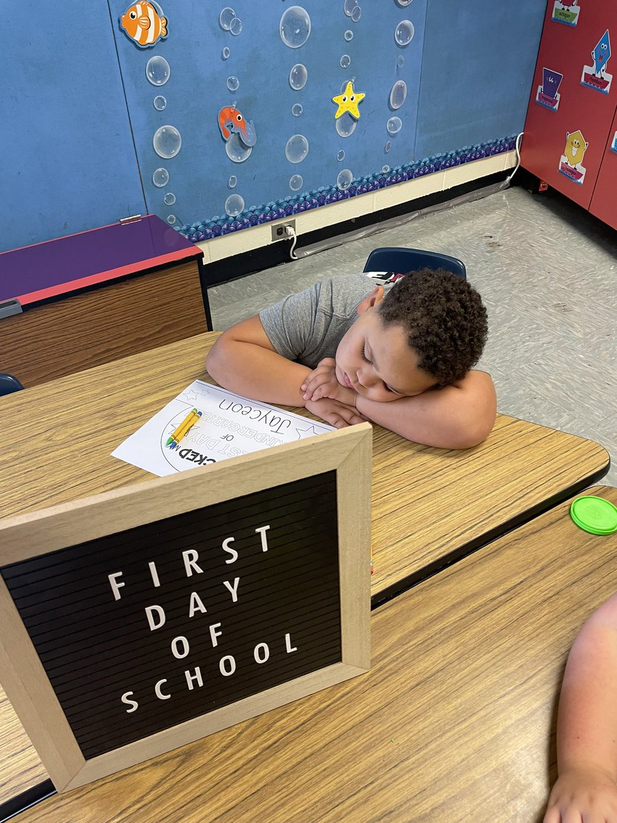 teachinginRVA's tweet photo. We rocked it through the first week of Kindergarten! Ended the week with a sweet treat baked by a sweet co-worker! ⭐️💙 Thanks @MTrue814 &amp; @laura_prymak! Now excuse me while I sleep for the next 48 hours… 😴 #shineon #sleepon #salemstars https://t.co/6dEIxbGxdz