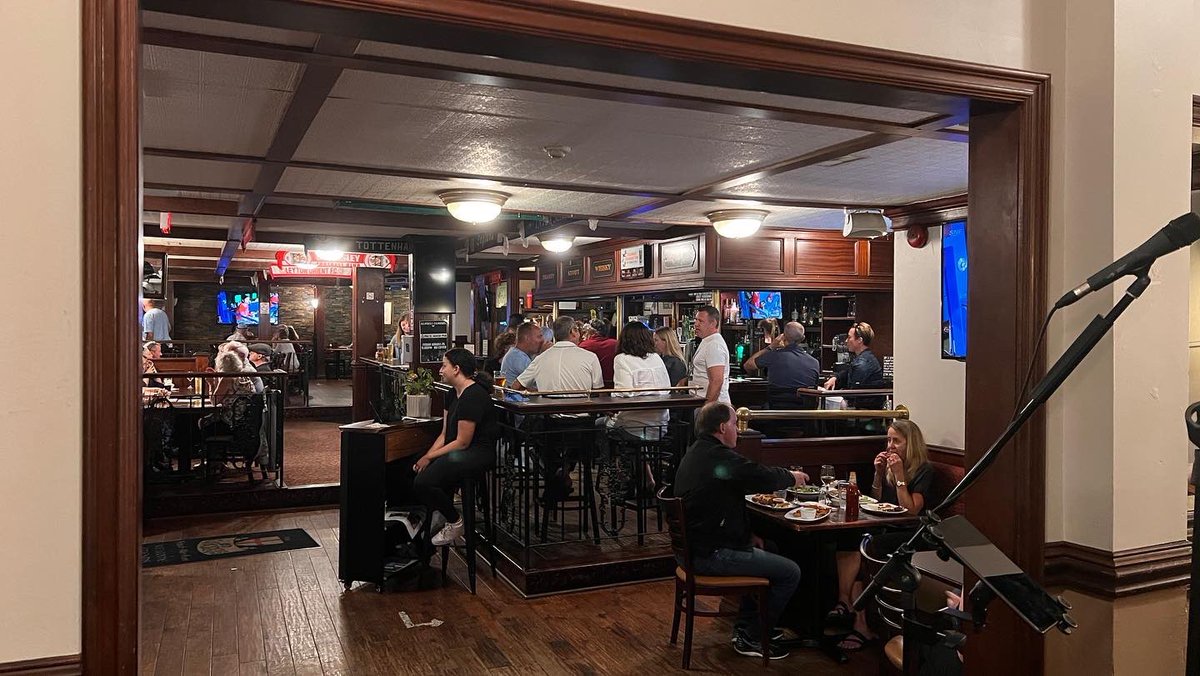almostfamousGTA's tweet photo. The guys setting up for a packed crowd #stgeorgepub #georgetown #livemusic #fridaynight https://t.co/O2zjEa9XnC