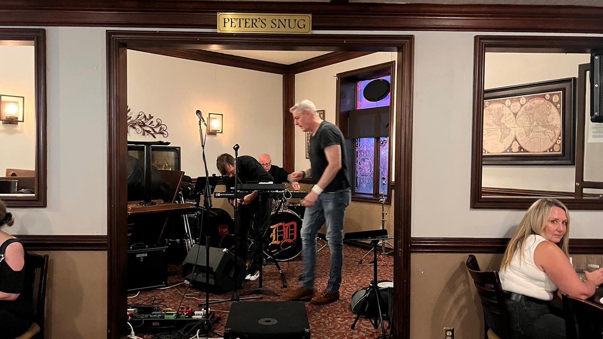 almostfamousGTA's tweet photo. The guys setting up for a packed crowd #stgeorgepub #georgetown #livemusic #fridaynight https://t.co/O2zjEa9XnC