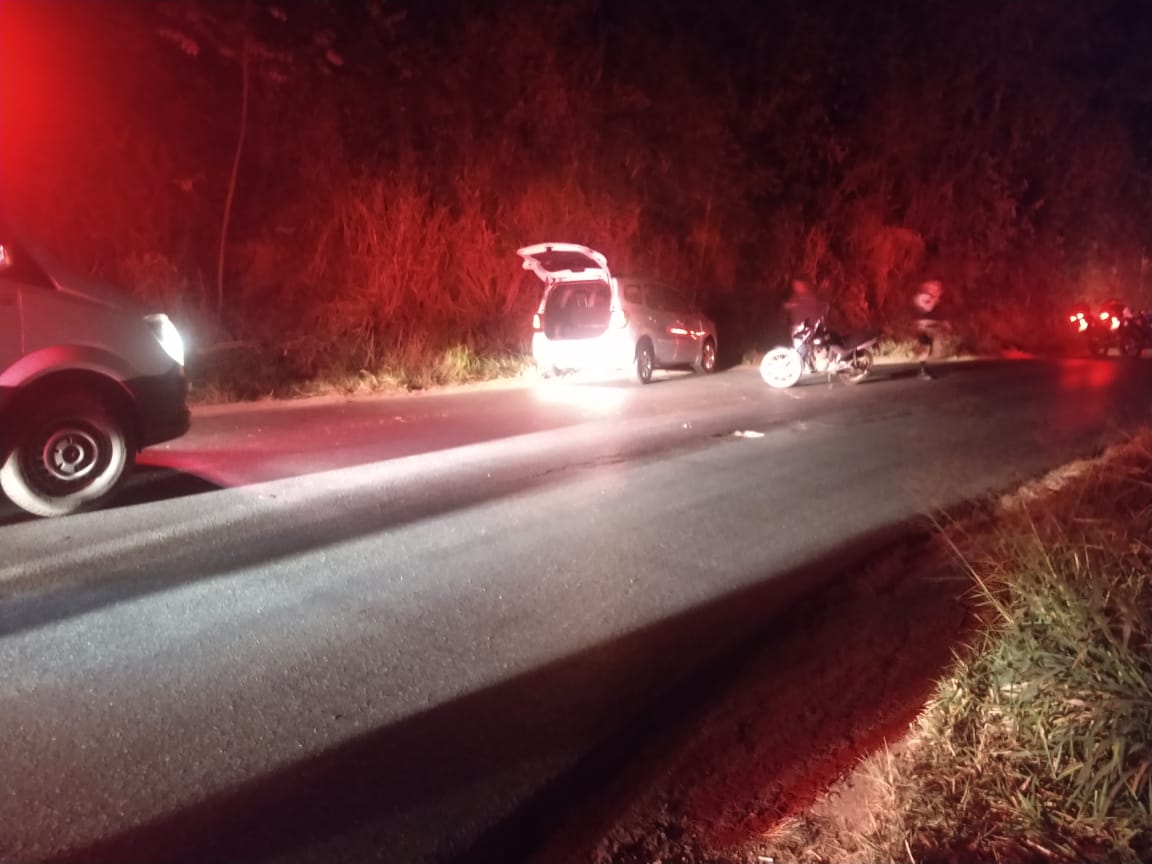 JJNOAR's tweet photo. Acidente envolvendo carro e moto, na MG-040 (Estrada Velha) em Ibirité... Trânsito parado!!! Evite o local...
#Ibirite #acidente https://t.co/zPLyo9bmgt