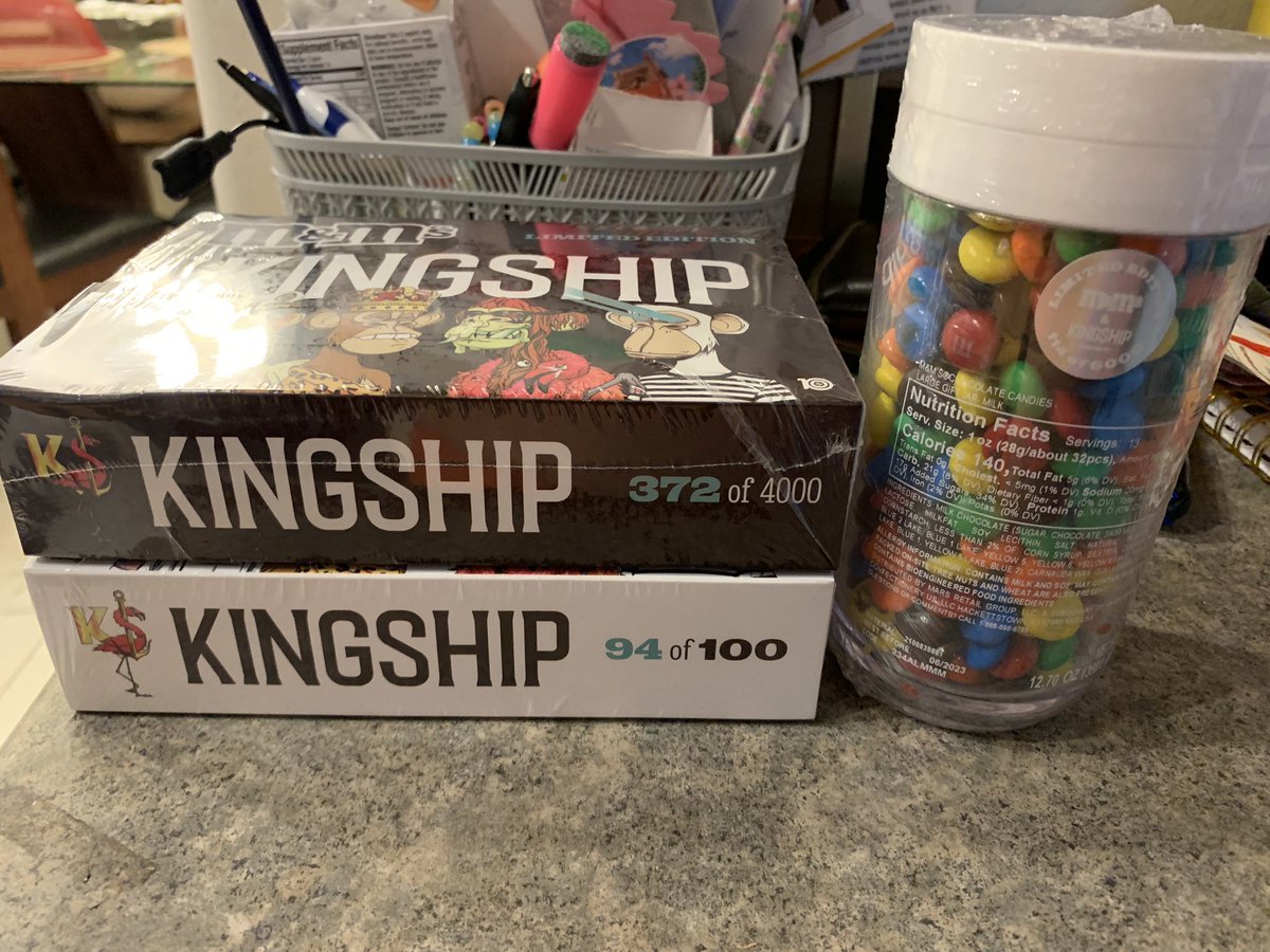 SnackDaddyNFT's tweet photo. The rest of my Kingship M&amp;M’s just came in. Tempted to snack on some, need to stay strong! @yugalabs @BoredApeYC https://t.co/aG8KCeD2ur
