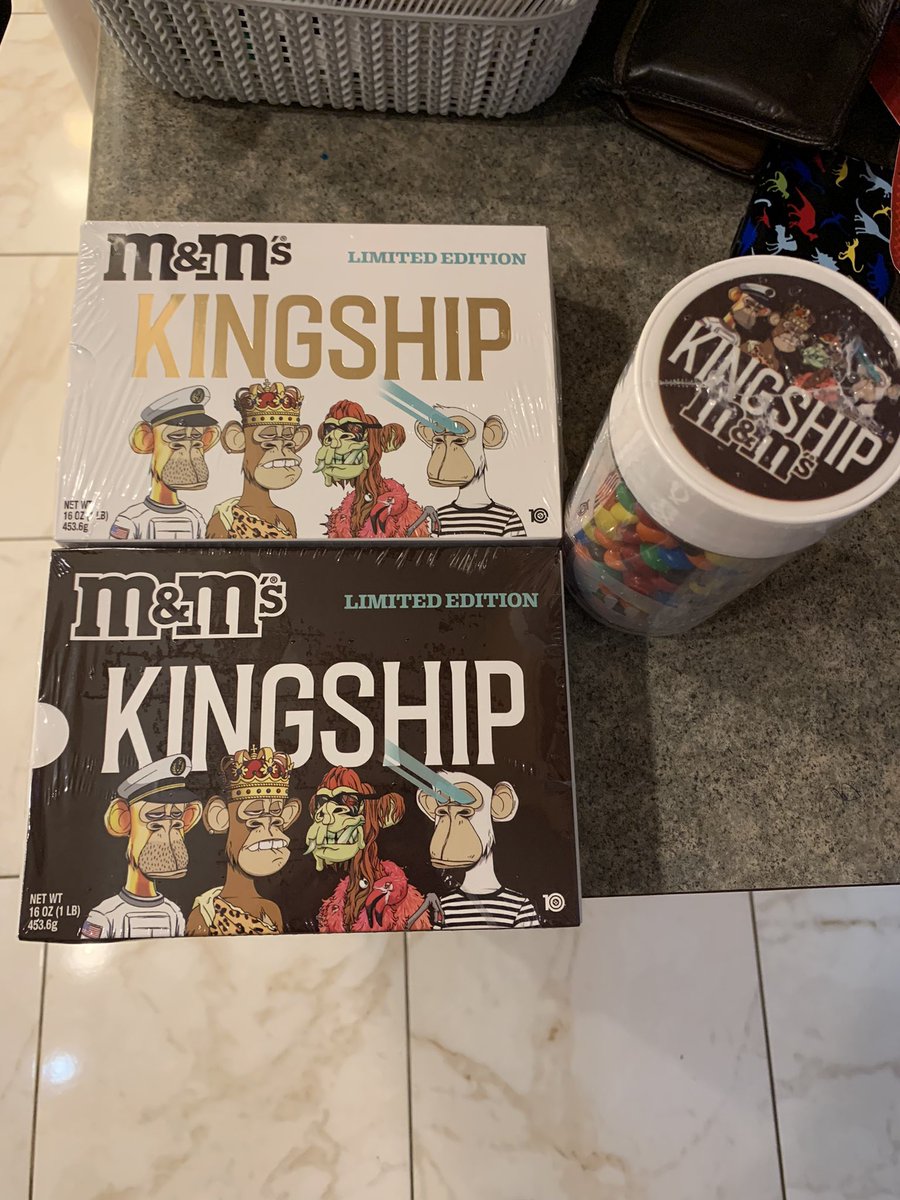 SnackDaddyNFT's tweet photo. The rest of my Kingship M&amp;M’s just came in. Tempted to snack on some, need to stay strong! @yugalabs @BoredApeYC https://t.co/aG8KCeD2ur