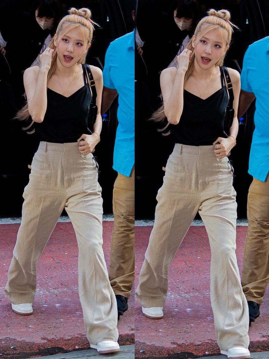 rosespics's tweet image. rosé is insanely fine