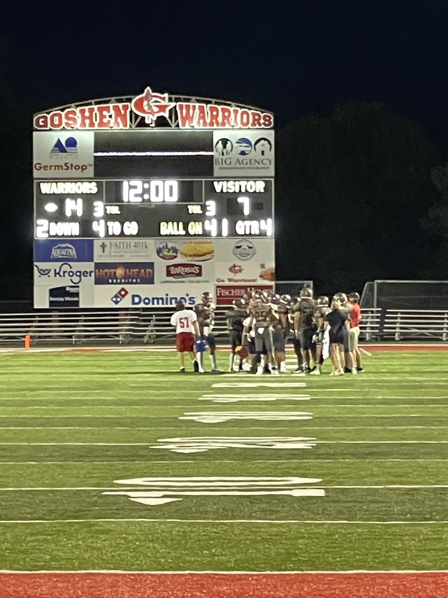 Goshen_Athletic's tweet photo. Goshen up 14-7 on Hillsboro. Beginning of 4th. @GoshenWarriors @GHS_OH_Football @GoshenLocal #WarriorUp https://t.co/lnlffAlqd5