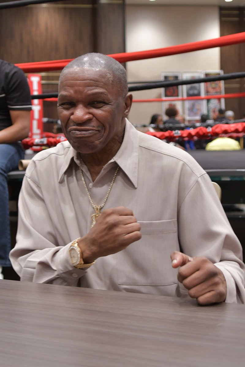 dcphotolv's tweet photo. Floyd Mayweather Sr. at the Nevada Boxing Hall Of Fame Meet &amp; Greet Fan Experience at Resorts World Las Vegas on August 26, 2022. by DeeCee Carter/dcphotolv #nbhof #tmt #boxing #hof #lasvegas – tweeted via @PhotoMechanic https://t.co/FDM3Mqw03e