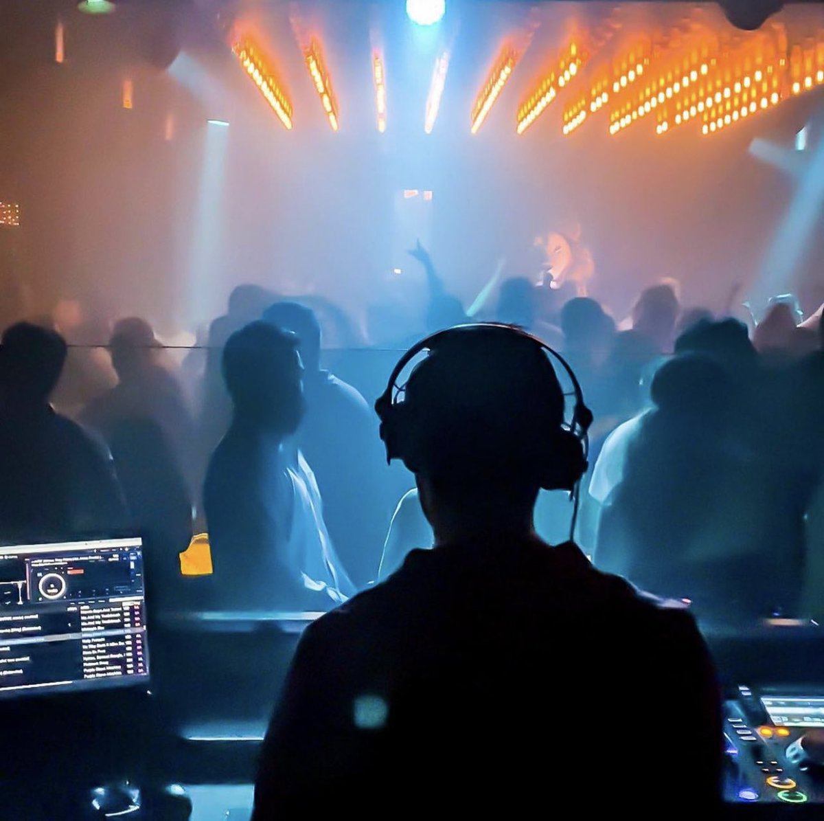 No Definition tweet media