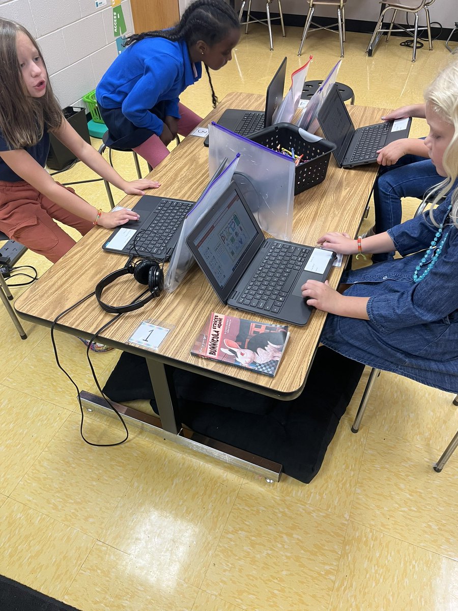 MsSalsingerTech's tweet image. 2nd graders familiarized themselves this week with the @onedrive assignments app in @Schoology with a fun all about me activity! @MNPSLearningTec