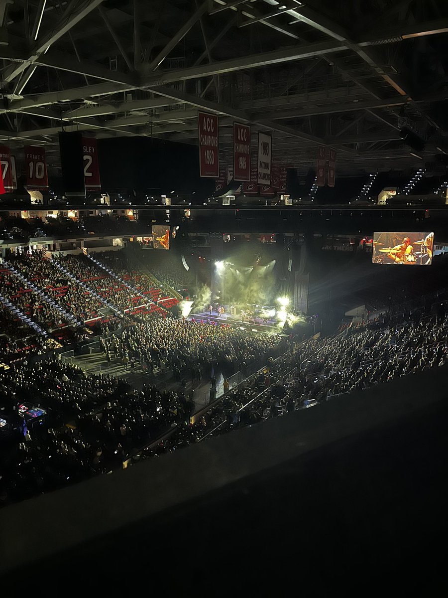 Not gonna lie <a href="/TURNSTILEHC/">TURNSTILE</a> just put on a clinic on how to open up before <a href="/MCRofficial/">My Chemical Romance</a> #livemusic #instantfan