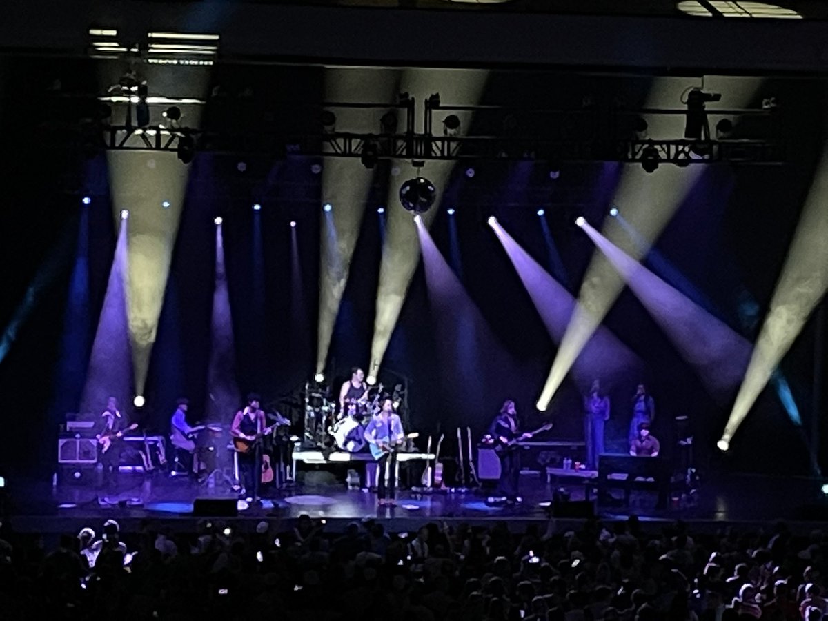ebax1101's tweet photo. #yachtrockrevue rockin Purple Rain https://t.co/7kQHOjGbm0