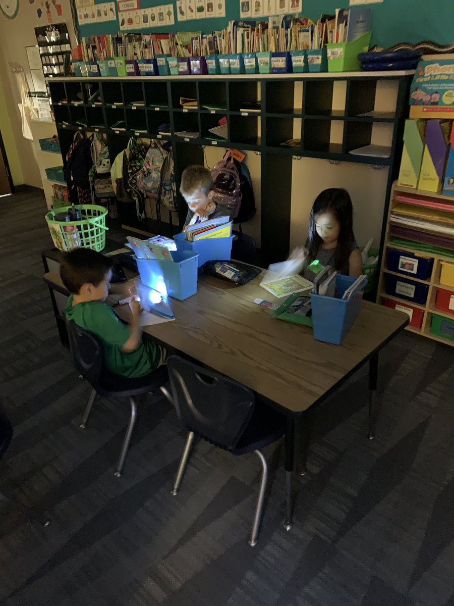 HaydenRESfirst's tweet photo. Our first flashlight Friday! Reading IS fun! @rockenbaughES @Carrollisd #inspireexcellence https://t.co/gn3Qo1X2iU