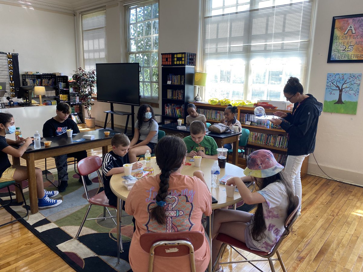 MessimerL's tweet image. Add another grade level to the JCVA Fun Friday action!!! Some of our 6th graders playing classic bingo and Pictionary before heading outdoors for lawn games!! #whyJCVA @VirtualAcad_JCS @jcityTNschools