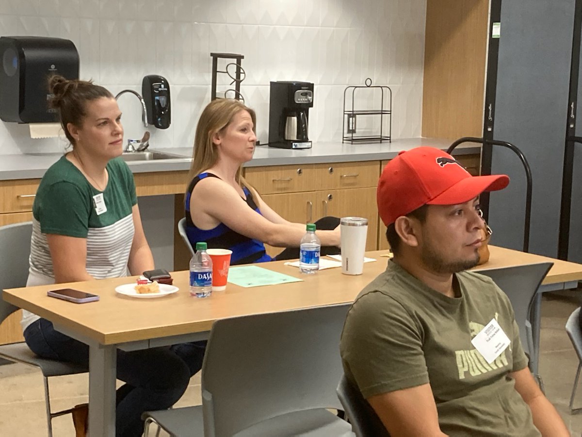 DVISD_SES's tweet photo. Thank you to the parents who joined us for our first Muffins with Maldonado Coffee Chat this week. If you were unable to join us this time around don't worry and stay tuned for more dates to come! #WorkingTogether #ParticipationIsKey #StallionPride https://t.co/6G5hc3cxvn