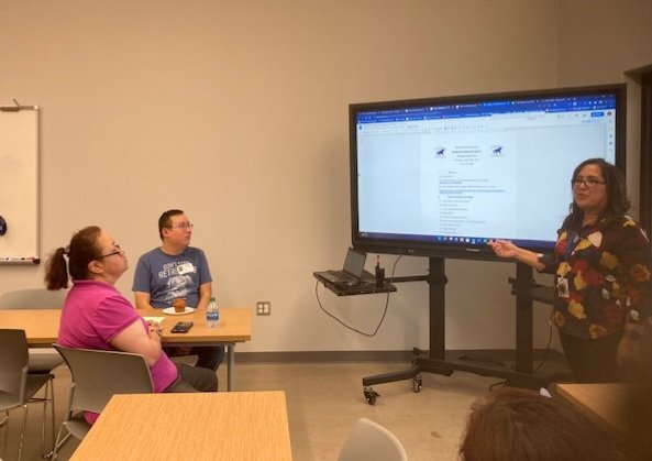 DVISD_SES's tweet photo. Thank you to the parents who joined us for our first Muffins with Maldonado Coffee Chat this week. If you were unable to join us this time around don't worry and stay tuned for more dates to come! #WorkingTogether #ParticipationIsKey #StallionPride https://t.co/6G5hc3cxvn