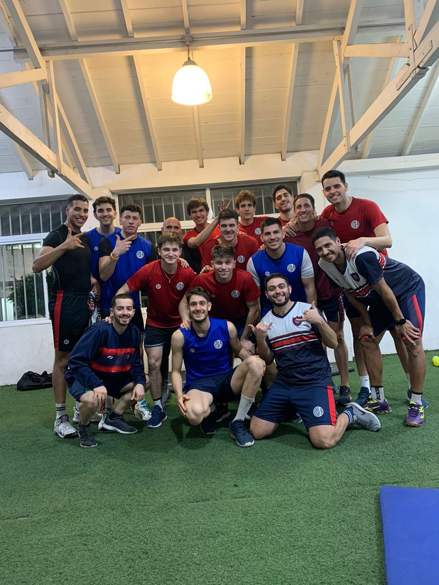 CASLAMatadores's tweet photo. Los pibes ya se están preparando para la Liga @VoleyACLAV, grupo completo, próximamente presentación oficial, y queremos q estés ahí.

#VamosCiclon

#VamosLosMatadores

💙❤️💙🙌🙌🏐🏐 https://t.co/lG0yjyWbdo