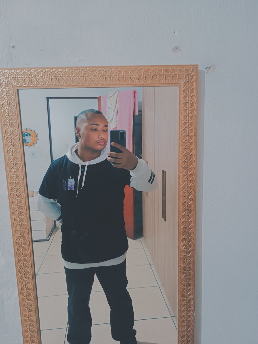Leo_universo's tweet photo. Até que esses riscos ficaram bonitinhos ✨

#ConquistaLGBTQ https://t.co/4OekxoCurQ