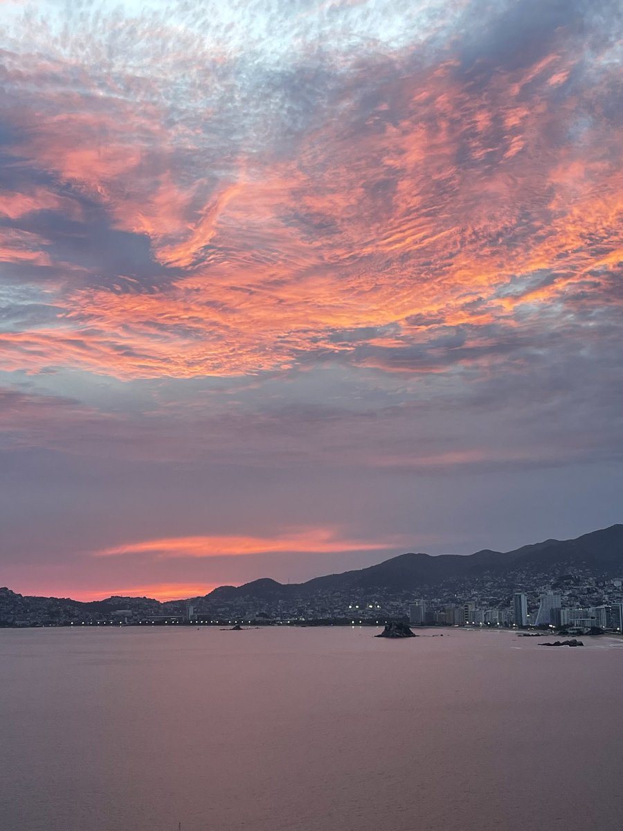Lamasfelizz's tweet photo. La foto de hoy desde La Bahía más Bella del Mundo! #acapulco https://t.co/s7IH4tLOD9
