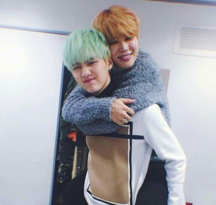 95winterkim's tweet photo. la era hyyh tuvo a yoongi mentita y jimin naranjita, claramente fue el momento más hermoso de la vida
claramente gana el #TeamHYYH
WE WANNA FOCUS ON BTS https://t.co/NNHU0v2JYx