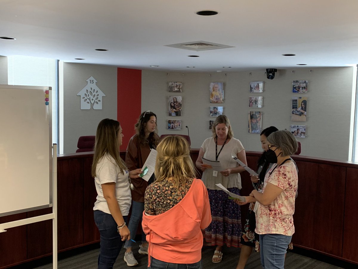 MDominguezD15's tweet photo. Reflecting on how amazing this year is going to be for our @MultilingualD15 learners after leading a full day of professional development with our ESL Resource teachers. #ProudToBe15 https://t.co/nLc9TlTjPt