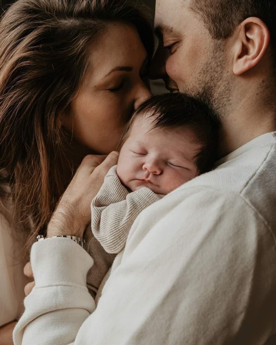 "اللهُم إني استودعتك أثمن أشيائي وأقربها إلى قلبي ، ربي أحفظ لي عائلتي الصغيره ومن أحب فأنت خير الحافظين"♥️