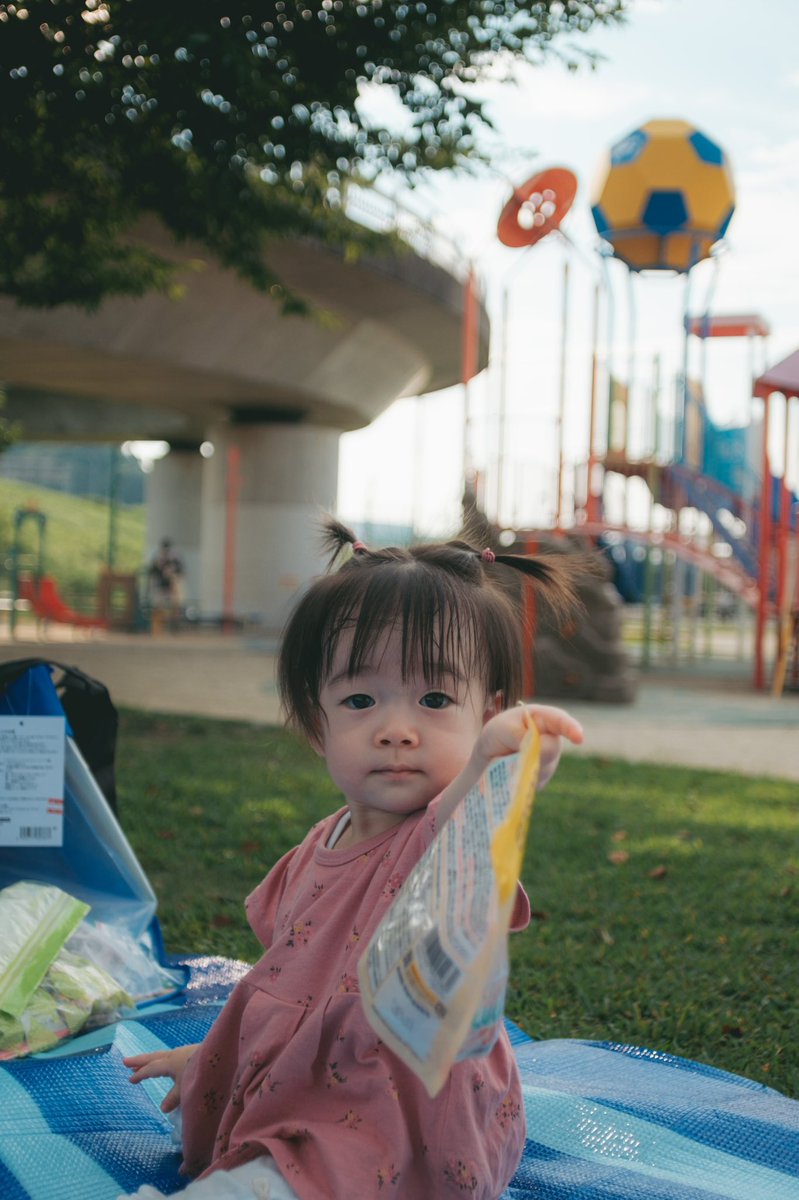 shota_031's tweet photo. 今年は公園行くことくらいしかできなかったけど、
来年は何処か、連れてってあげたい🐥
たくさん、頑張らなくては。 https://t.co/LhJLDQmnfx