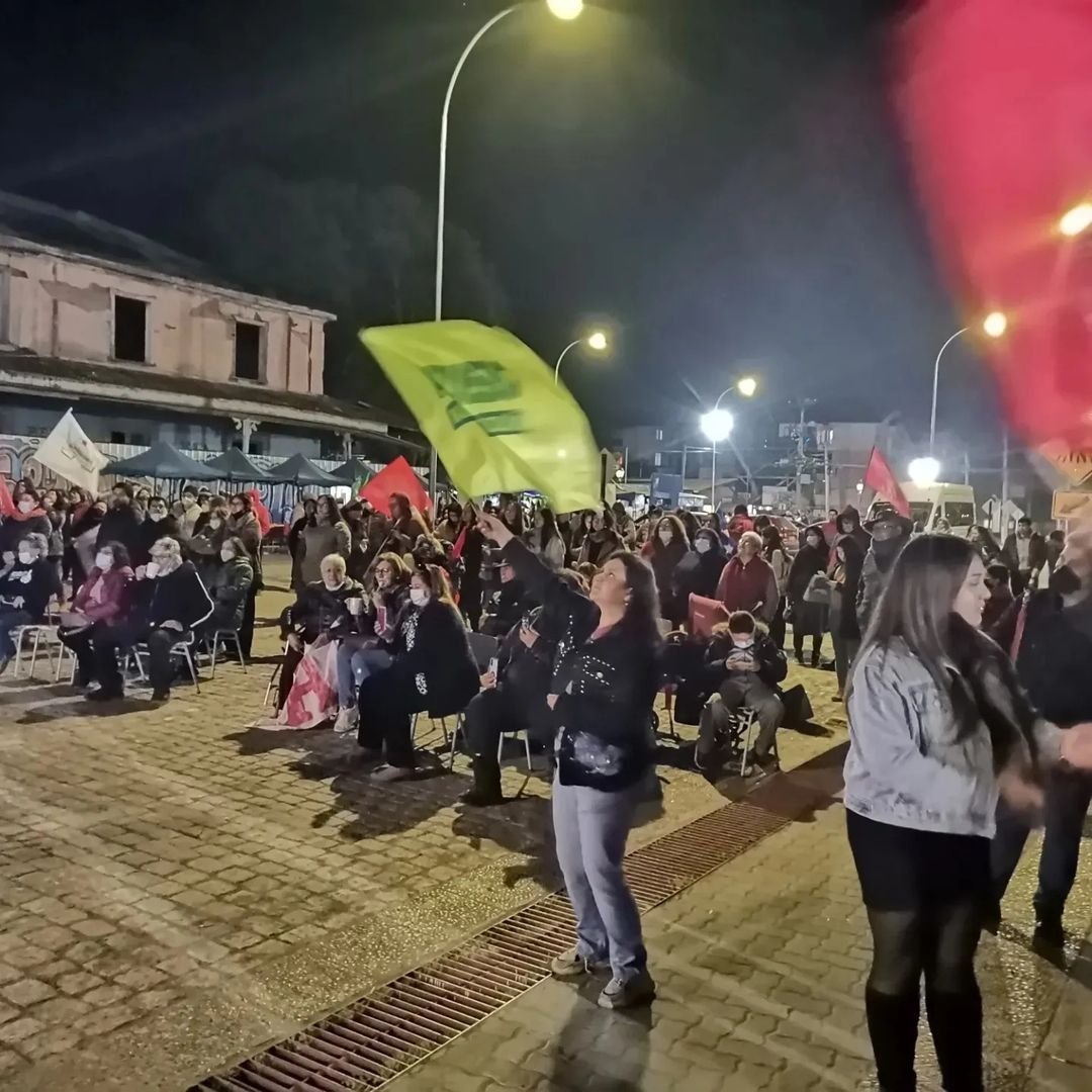 gloconstituyent's tweet photo. #OHIGGINSAPRUEBA 
Maravillosa jornada vivimos ayer en  #Peumo en la que disfrutamos y compartimos  en comunidad junto a vecinas y vecinos de #LasCabras, #SanVicente y #Pichidegua 

Con más fuerza que nunca, continuamos unidos por el #APRUEBO en estos últimos días de campaña✊🏽💕 https://t.co/kuP7LABu89