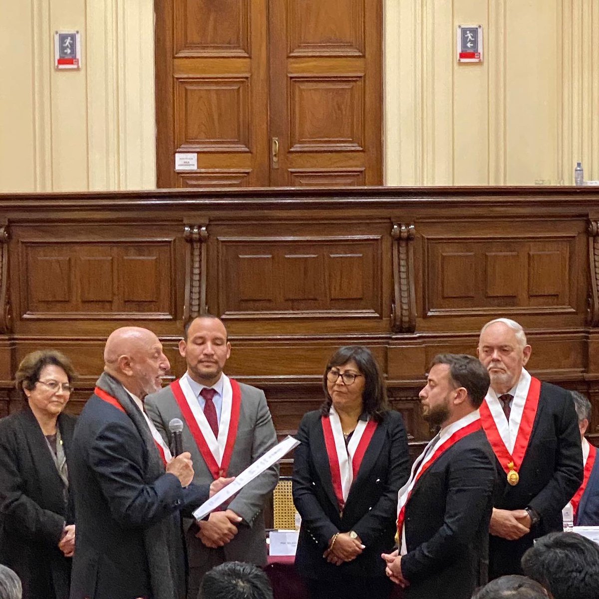 AgustinLaje's tweet photo. Hoy fui distinguido con la Medalla de Honor del Congreso de la República del Perú 🇵🇪 . Inmenso honor!!! https://t.co/324HAfzRYk
