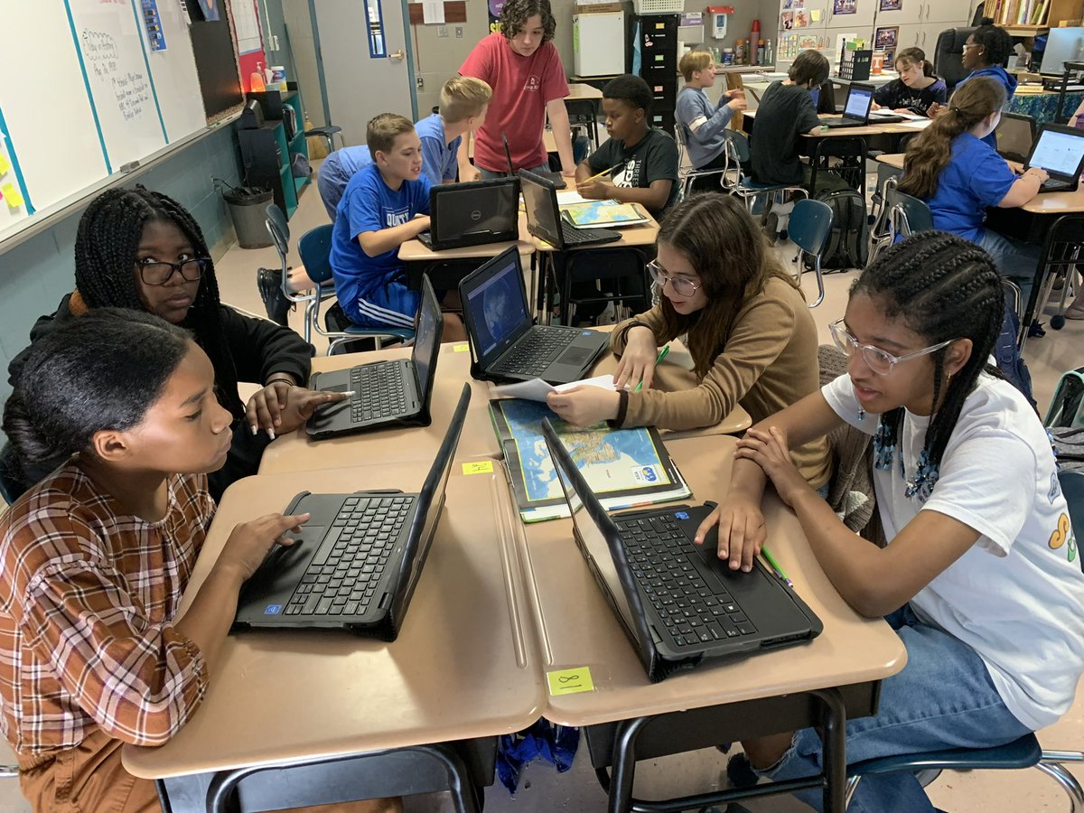 TFAA_Middle's tweet photo. 7th grade students started the brainstorming process for their PBL projects today. #PBL @TFAA_Rams https://t.co/U3IY2DOO45